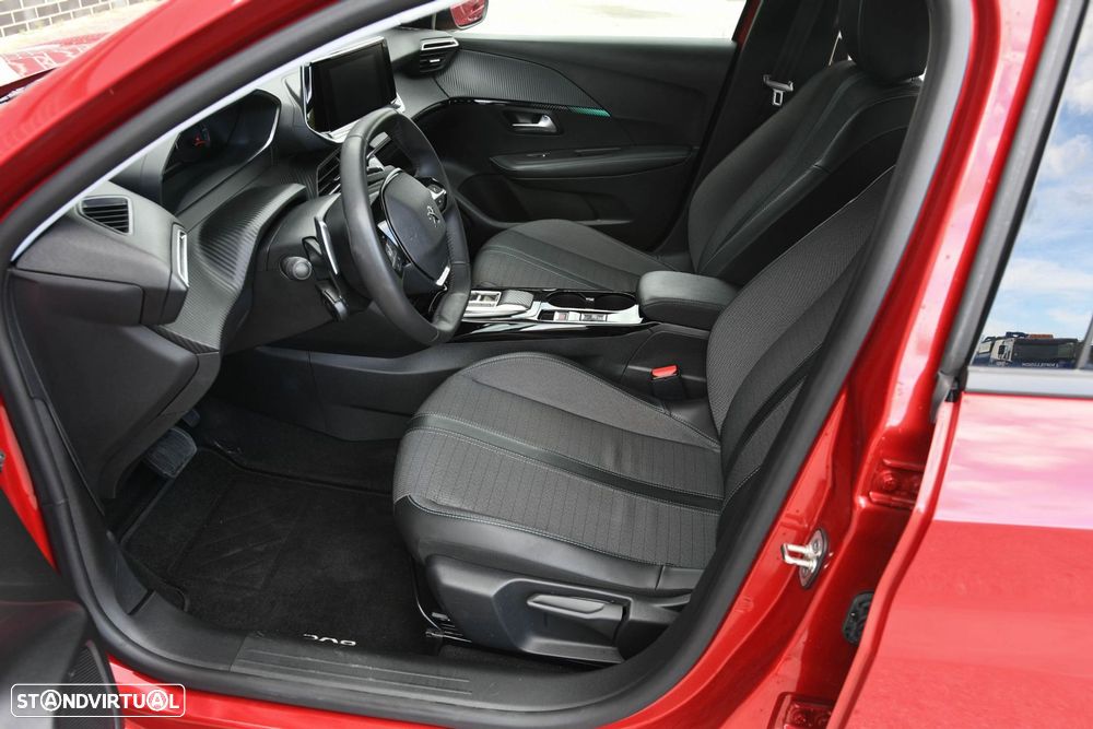 Peugeot 208 1.2 PureTech Allure EAT8 - 8