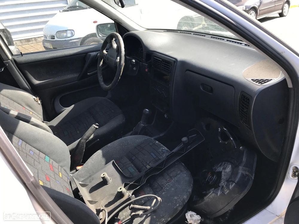 VolksWagen Polo 1.0 5P 1997 - Para Peças - 5