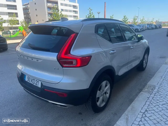Volvo XC 40 1.5 T3 Momentum Tech Edition - 6