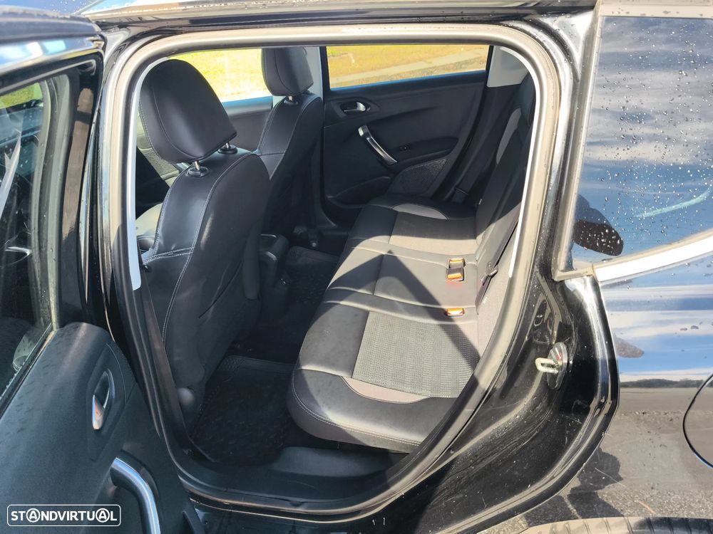 Peugeot 2008 1.2 PureTech Active - 29