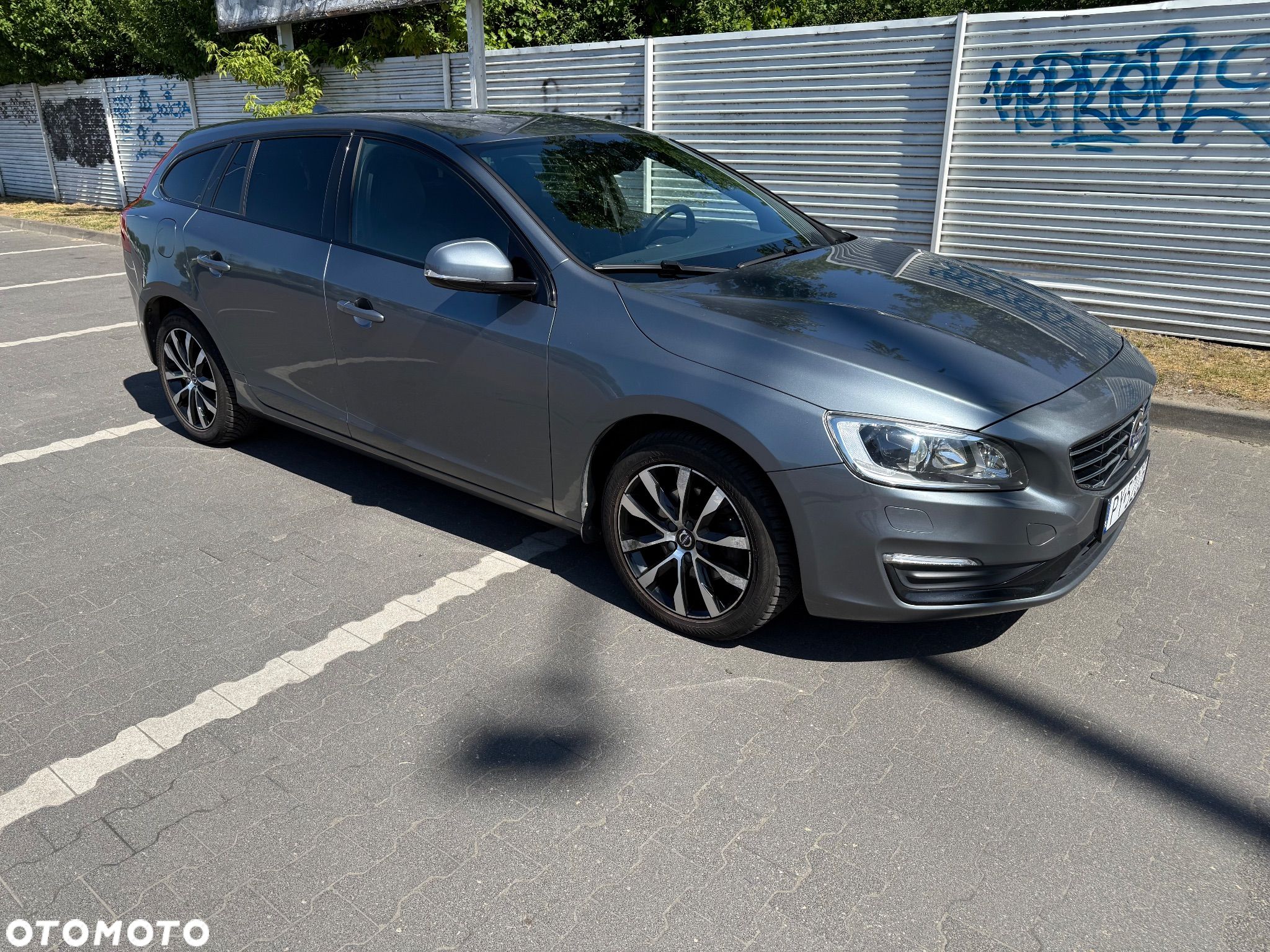 Volvo V60 D3 Drive-E Momentum - 1