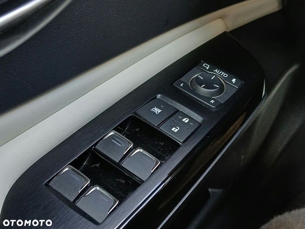 Lexus ES 300h F Sport Edition - 35
