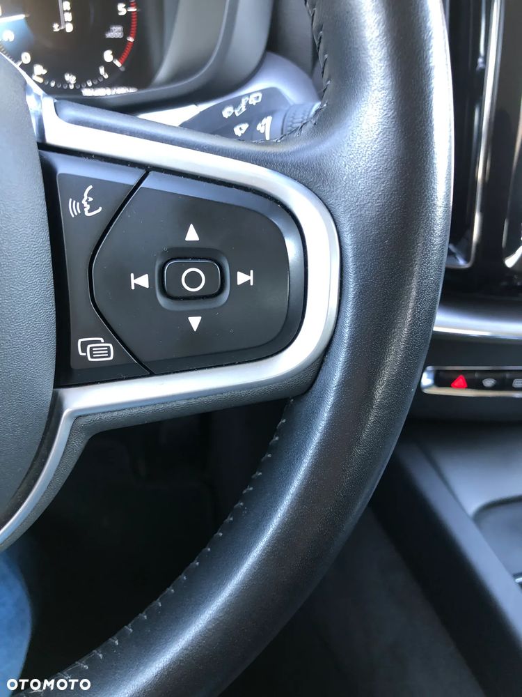 Volvo XC 60 D4 Momentum Pro - 34