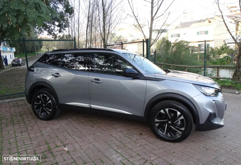 Peugeot 2008 1.2 PureTech Allure EAT8 - 4