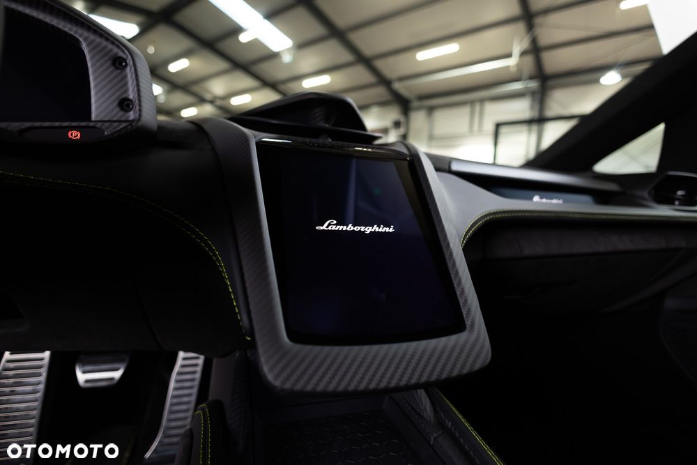 Lamborghini Revuelto - 25