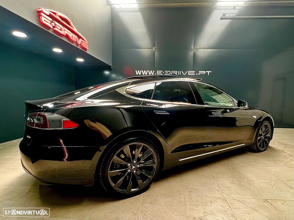 Tesla Model S - 5