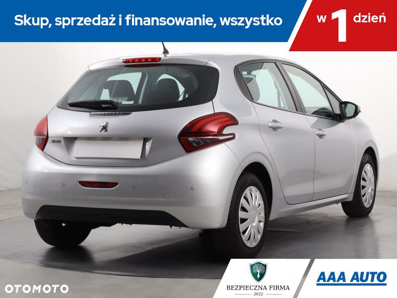 Peugeot 208 - 6