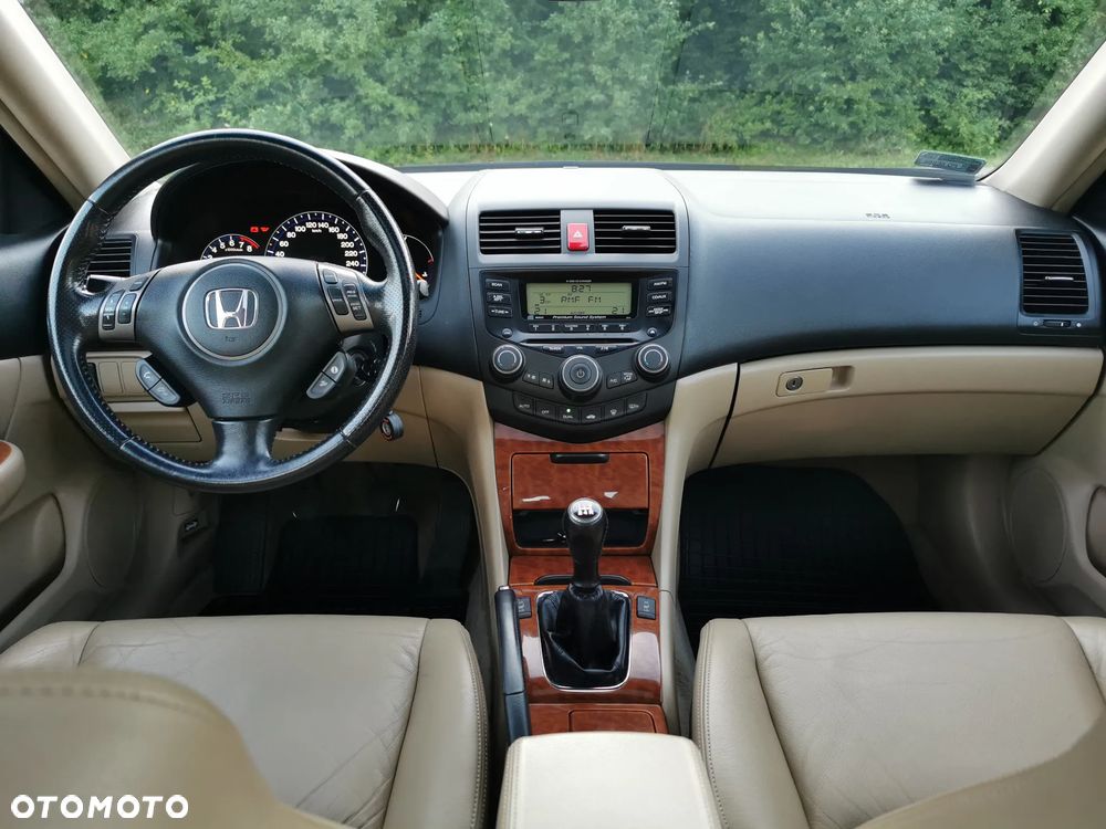 Honda Accord 2.0 Executive - 13