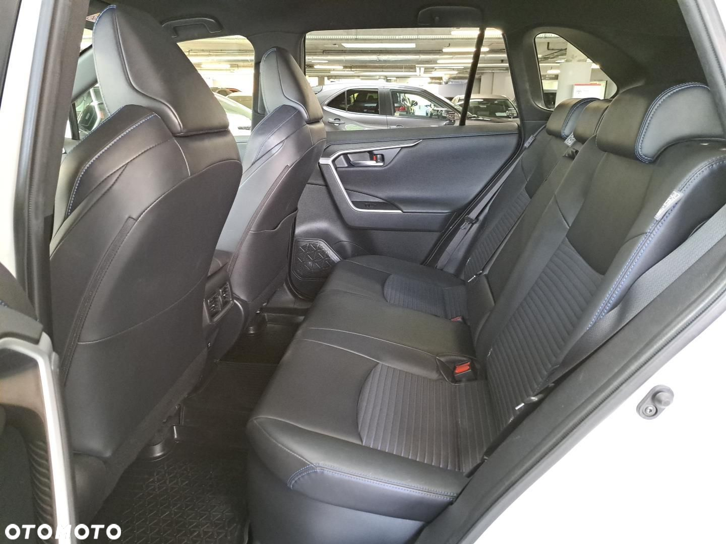Toyota RAV4 - 11