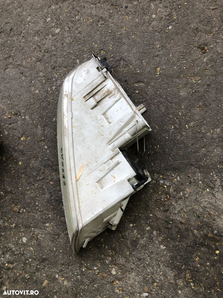 Far dreapta Skoda Octavia 2 halogen - 7