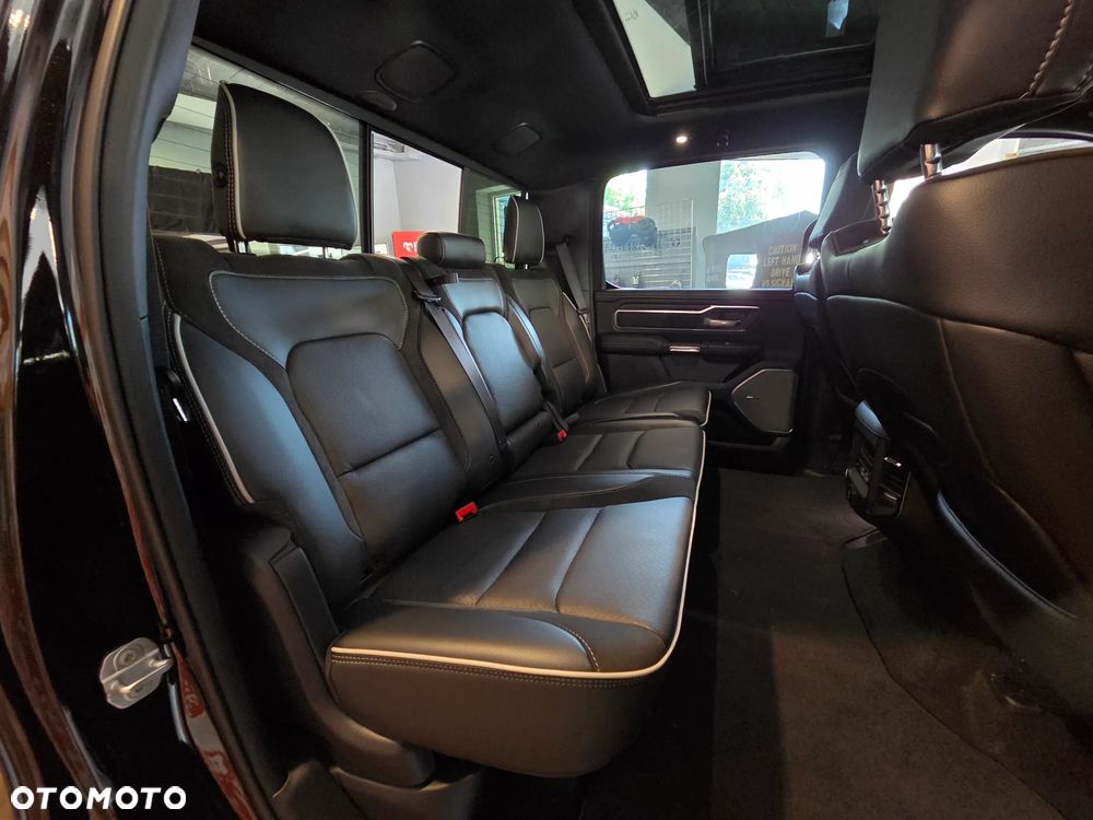 RAM 1500 Laramie Night Premium - 33