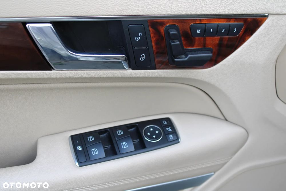 Mercedes-Benz Klasa E 350 Coupe 7G-TRONIC - 32