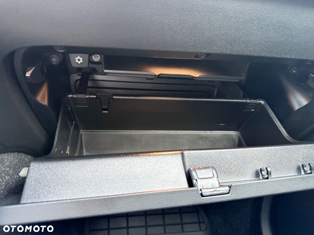Volvo XC 40 T3 Momentum - 25