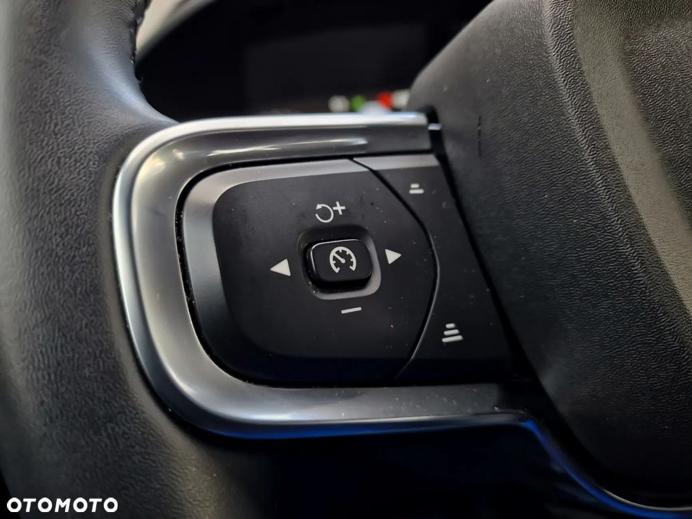 Volvo XC 40 T3 Momentum - 12