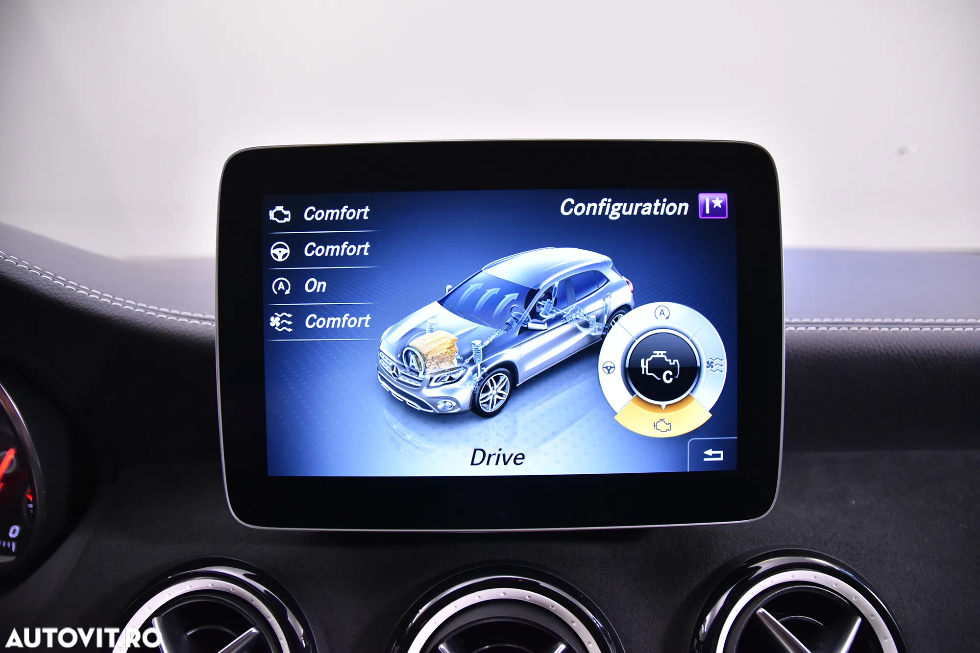 Mercedes-Benz GLA - 21