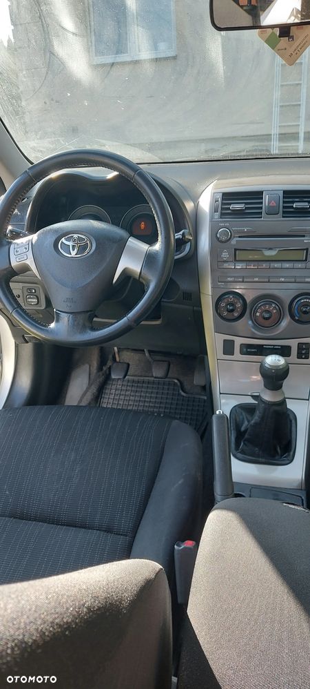 Toyota Corolla 1.6 VVT-i Luna - 8