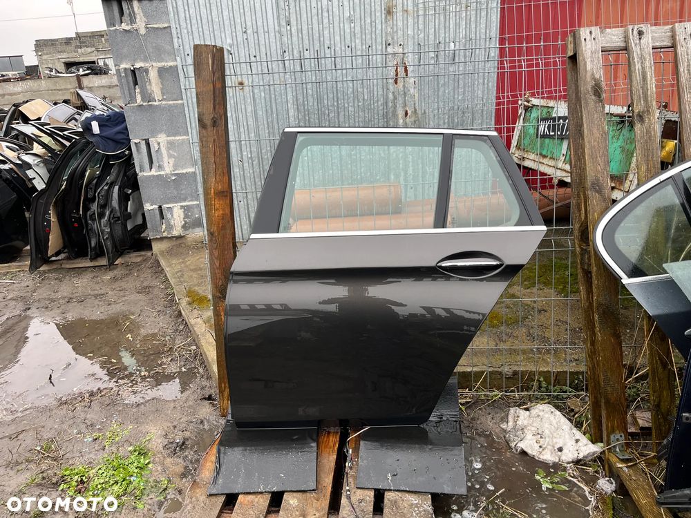 BMW F10 F11 DRZWI LEWY TYŁ BDB STAN - 1