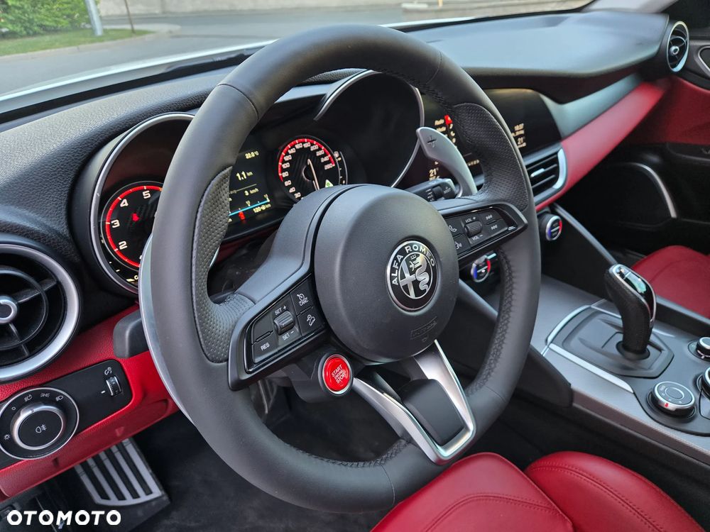 Alfa Romeo Giulia 2.0 Turbo 16V AT8 Veloce Ti - 24