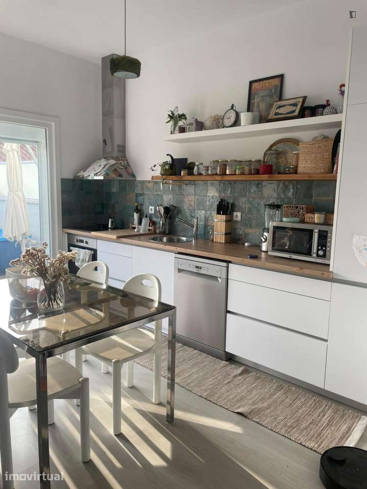 Quarto - localizado em Matosinhos - Grande imagem: 2/7