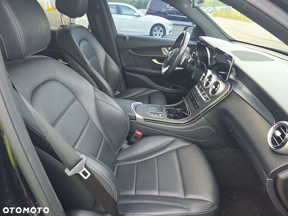 Mercedes-Benz GLC 300 4Matic 9G-TRONIC AMG Line - 14