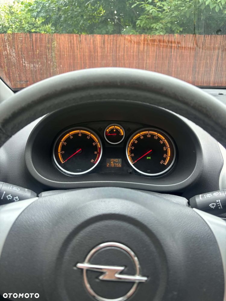 Opel Corsa 1.4 16V Satellite - 6