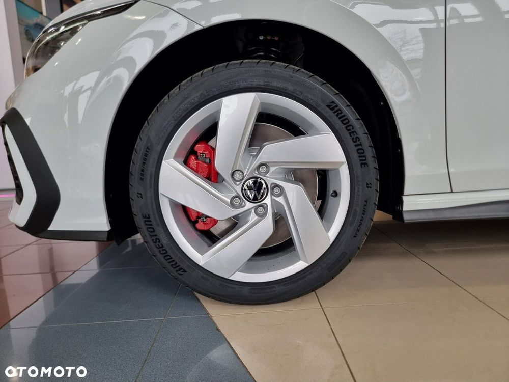 Volkswagen Golf - 10