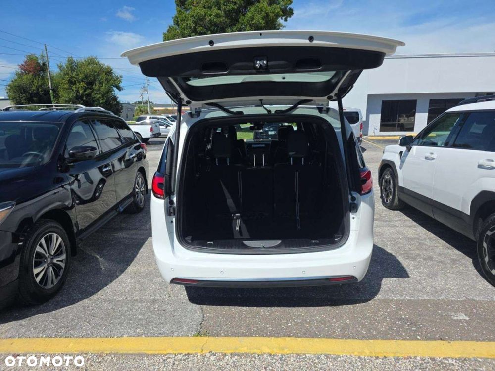 Chrysler Pacifica - 4