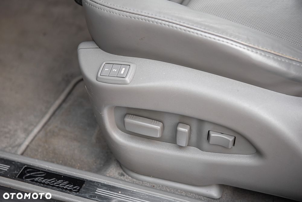 Cadillac SRX - 17