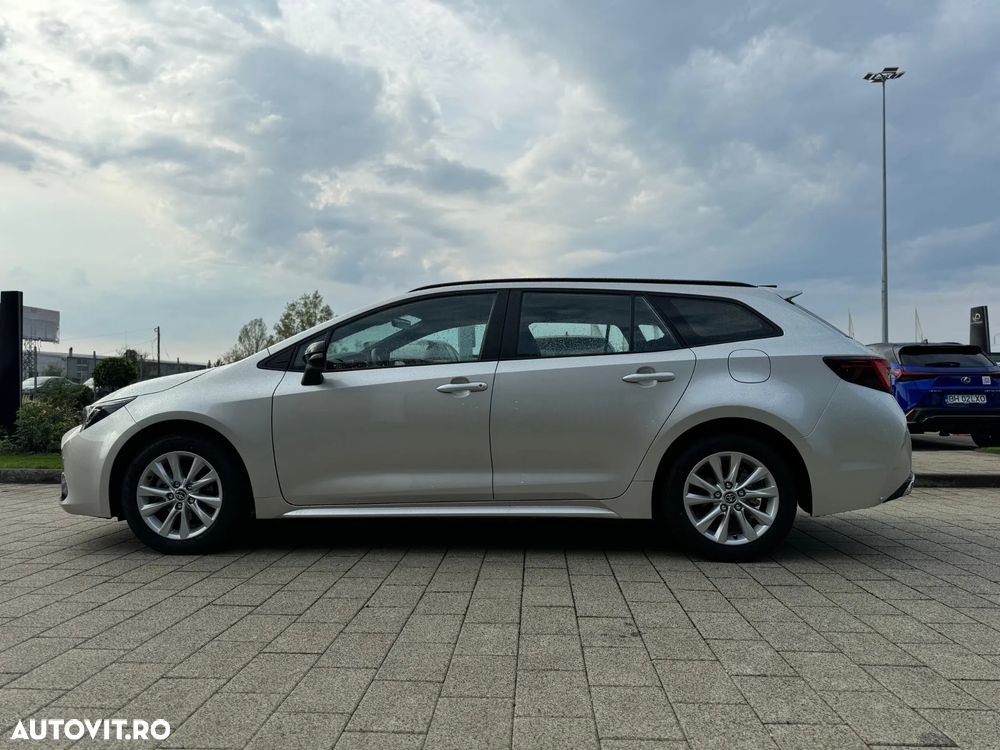 Toyota Corolla Sedan 1.8 HEV Business - 4