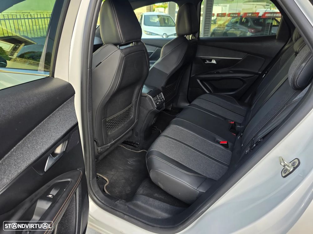 Peugeot 3008 1.5 BlueHDi GT Line EAT8 - 34