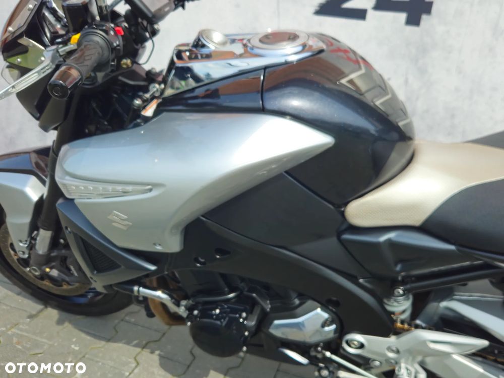 Suzuki GSX - 18