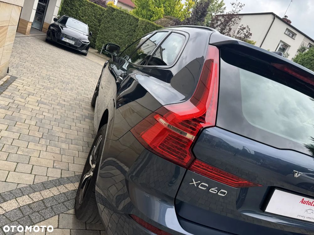 Volvo XC 60 B4 D AWD Plus Dark - 9