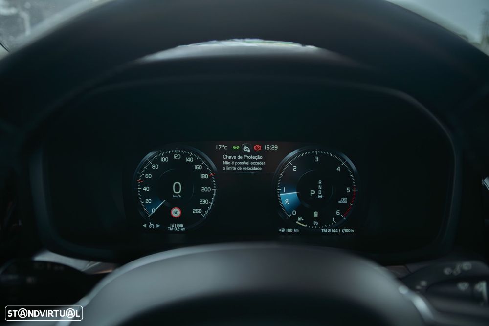 Volvo V60 2.0 B4 Essential Auto - 11