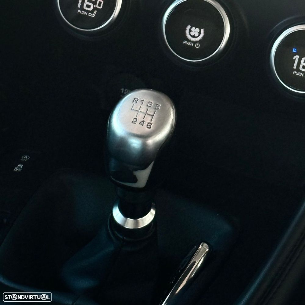 Jaguar E-Pace 2.0 i4D R-Dynamic S - 15