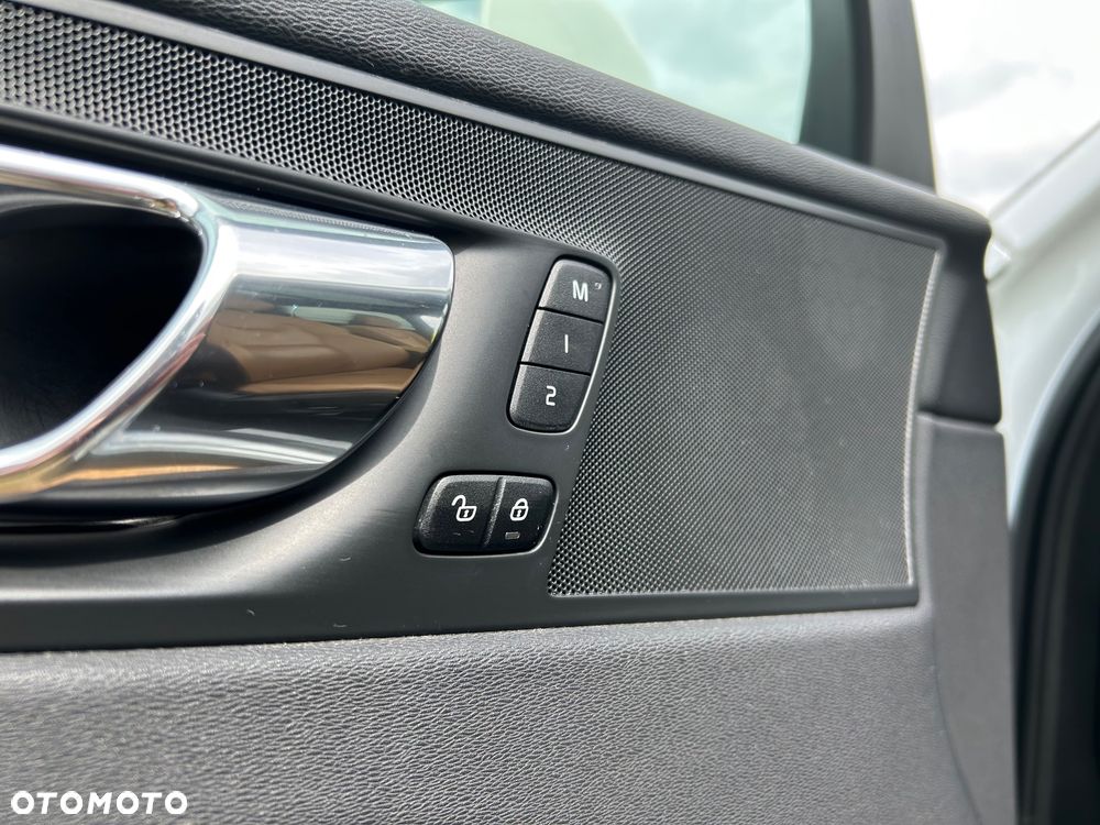Volvo XC 60 T5 AWD Geartronic Momentum - 19