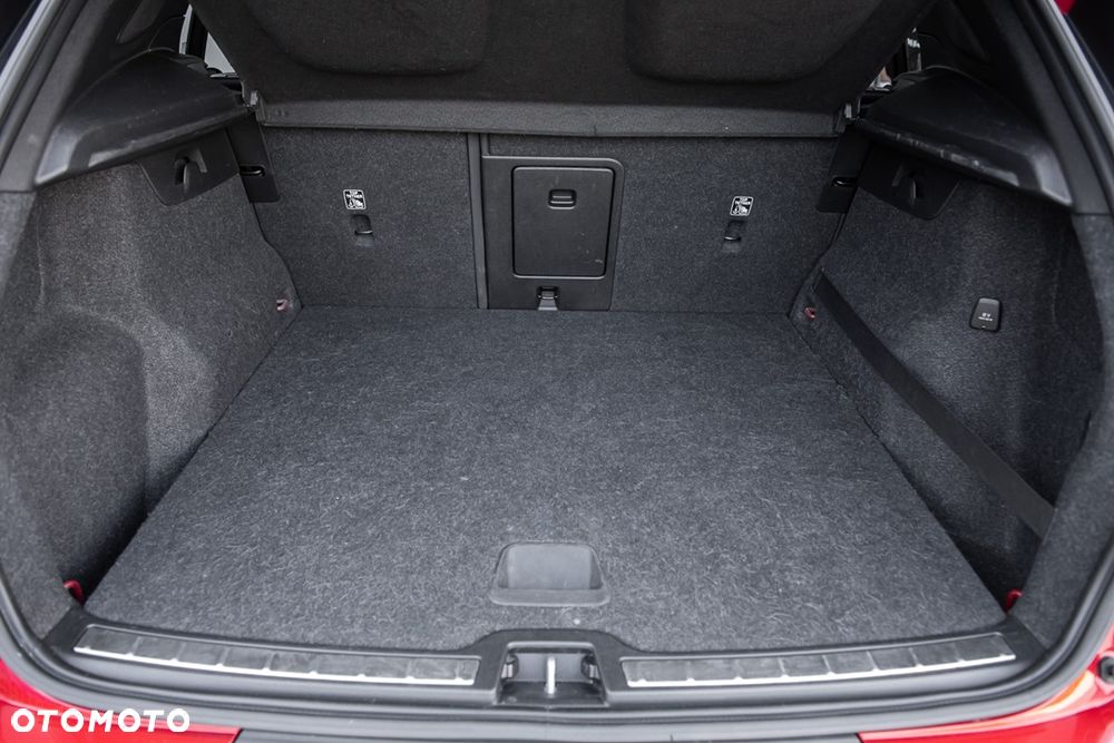Volvo XC 40 D3 SCR AWD R-Design - 32