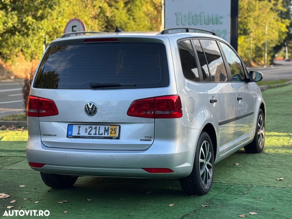 Volkswagen Touran - 10