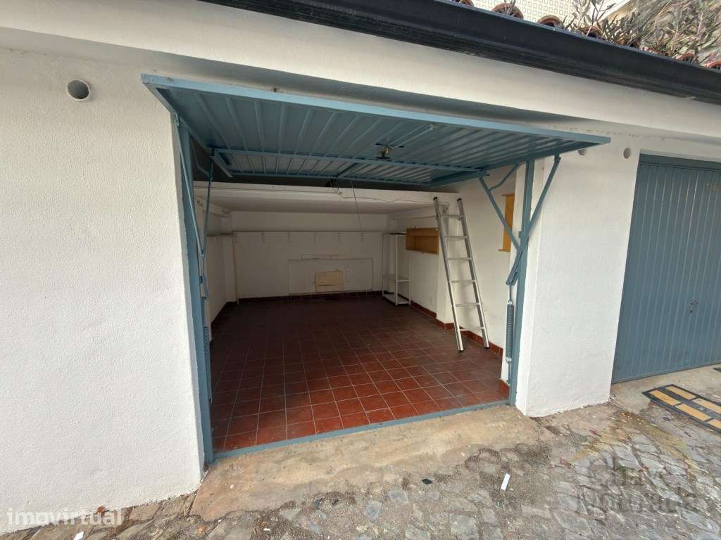 Garagem e aparcamento - Rua Paulo Quintela - Grande imagem: 2/7