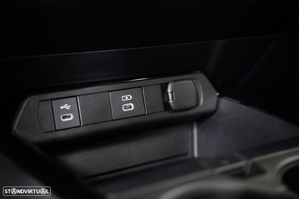 Toyota Prius 2.0 Plug-in Luxury - 36