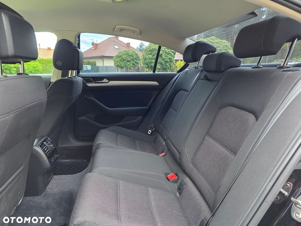Volkswagen Passat - 22