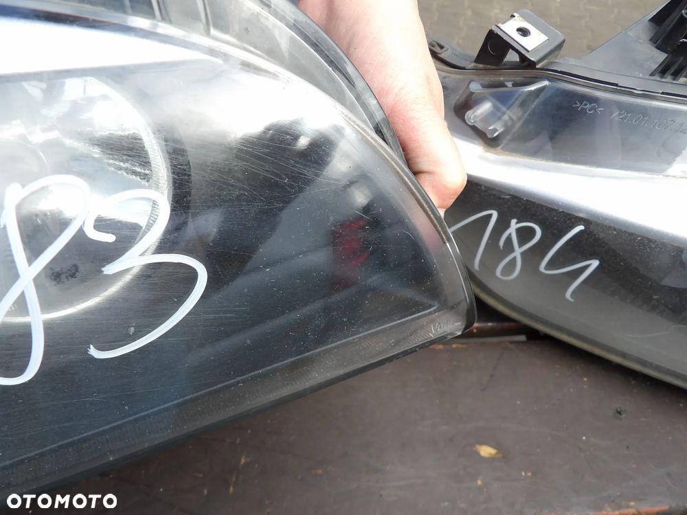 BMW - E84,X1 - LCI - PRAWA LAMPA PRZEDNIA - UK - 7290236 - 2