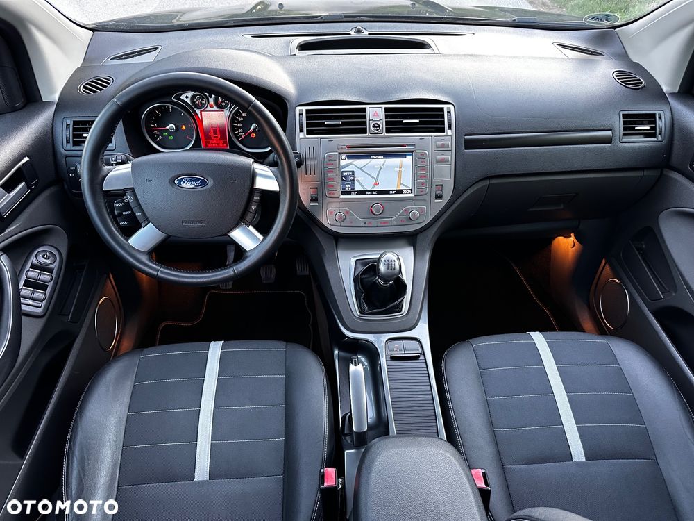 Ford Kuga 2.0 TDCi 2x4 Titanium - 38