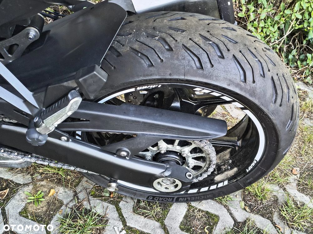 Kawasaki Ninja 1000 SX - 9