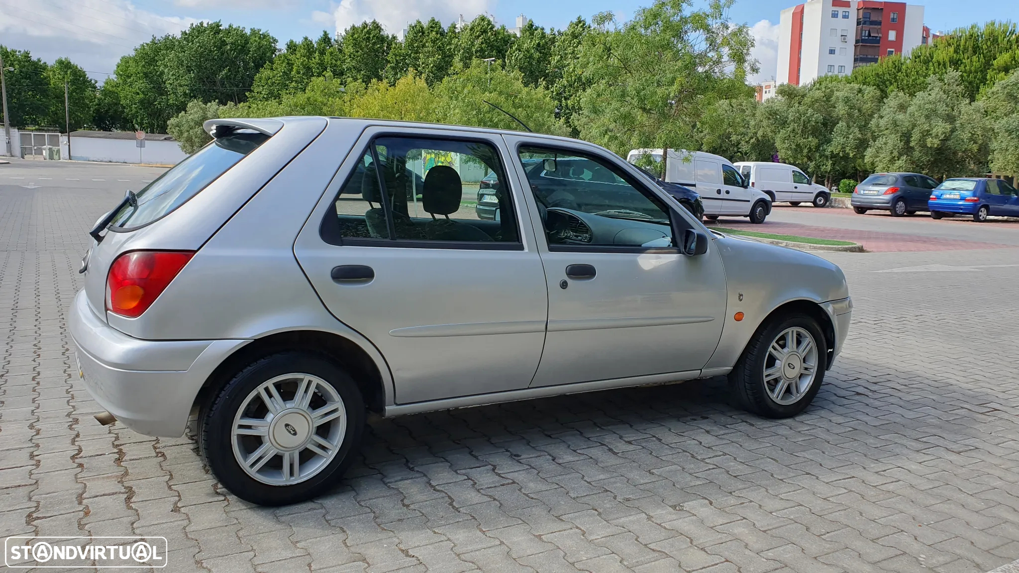 Ford Fiesta 1.25 Ghia - 12