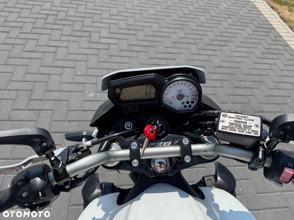 Yamaha FZ8 - 8