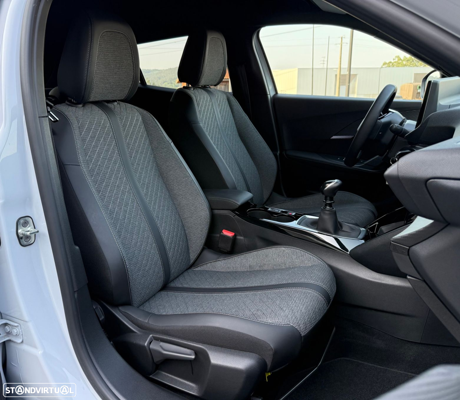 Peugeot 2008 1.2 PureTech Allure - 23