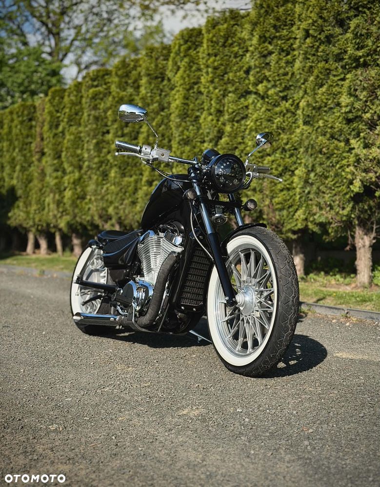 Suzuki Intruder - 2