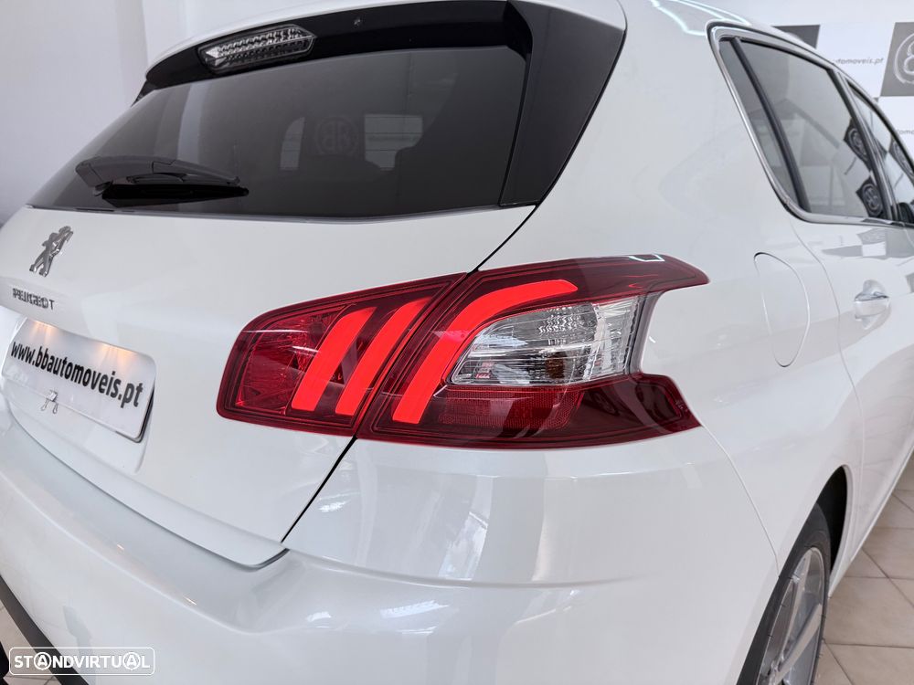 Peugeot 308 PureTech 130 GPF EAT8 Stop & Start Allure Pack - 37