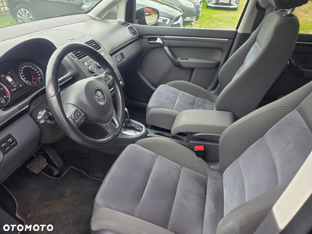 Volkswagen Touran - 8