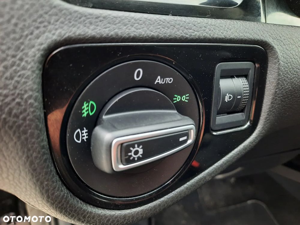 Volkswagen Golf 1.6 TDI DPF Comfortline - 25
